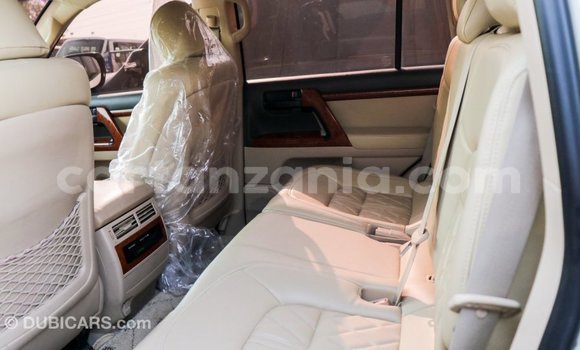 Buy Import Toyota Land Cruiser White Car in Import - Dubai in Arusha Buy Import Toyota Land Cruiser White Car in Import - Dubai in Arusha