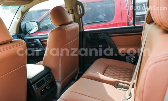 Buy Import Toyota Land Cruiser White Car in Import - Dubai in Arusha Buy Import Toyota Land Cruiser White Car in Import - Dubai in Arusha