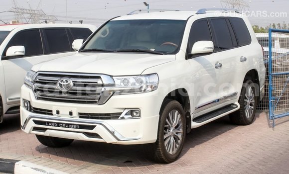 Buy Import Toyota Land Cruiser White Car in Import - Dubai in Arusha Buy Import Toyota Land Cruiser White Car in Import - Dubai in Arusha