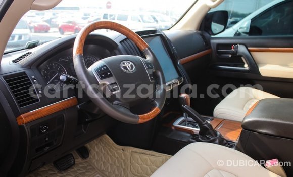Buy Import Toyota Land Cruiser White Car in Import - Dubai in Arusha Buy Import Toyota Land Cruiser White Car in Import - Dubai in Arusha