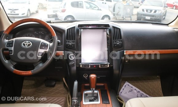 Buy Import Toyota Land Cruiser White Car in Import - Dubai in Arusha Buy Import Toyota Land Cruiser White Car in Import - Dubai in Arusha