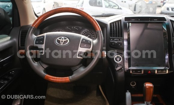 Buy Import Toyota Land Cruiser White Car in Import - Dubai in Arusha Buy Import Toyota Land Cruiser White Car in Import - Dubai in Arusha