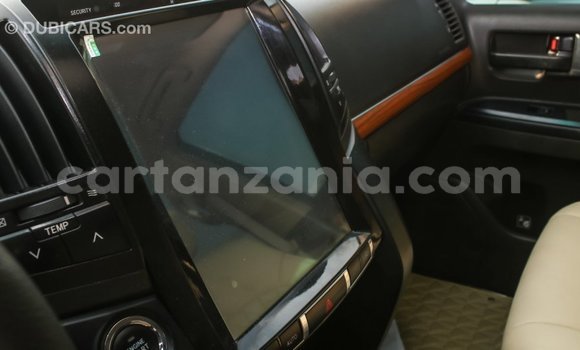 Buy Import Toyota Land Cruiser White Car in Import - Dubai in Arusha Buy Import Toyota Land Cruiser White Car in Import - Dubai in Arusha