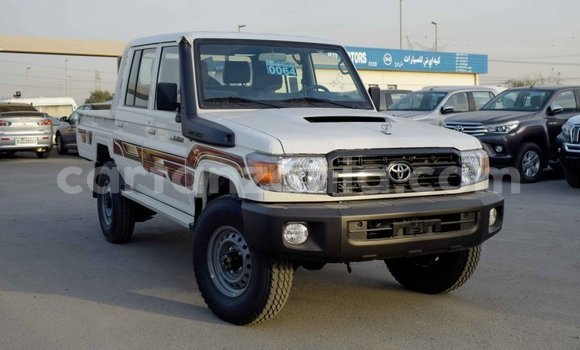 Nunua Imported Toyota Land Cruiser Nyeupe Gari ndani ya Import - Dubai nchini Arusha Nunua Imported Toyota Land Cruiser Nyeupe Gari ndani ya Import - Dubai nchini Arusha