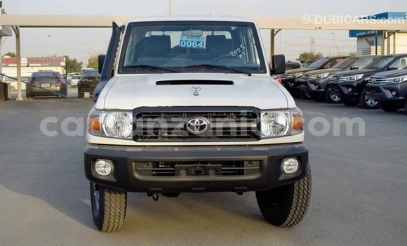 Nunua Imported Toyota Land Cruiser Nyeupe Gari ndani ya Import - Dubai nchini Arusha Nunua Imported Toyota Land Cruiser Nyeupe Gari ndani ya Import - Dubai nchini Arusha