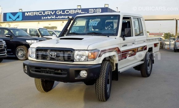 Nunua Imported Toyota Land Cruiser Nyeupe Gari ndani ya Import - Dubai nchini Arusha Nunua Imported Toyota Land Cruiser Nyeupe Gari ndani ya Import - Dubai nchini Arusha
