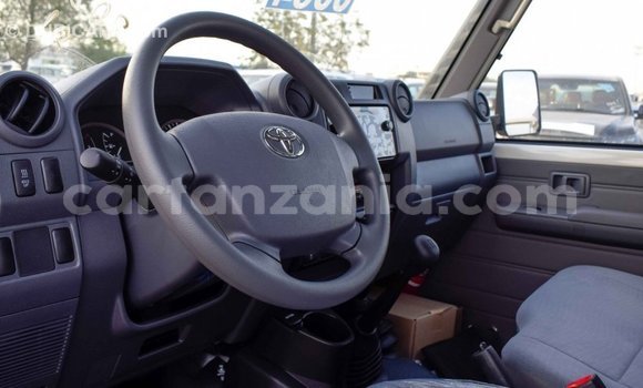 Nunua Imported Toyota Land Cruiser Nyeupe Gari ndani ya Import - Dubai nchini Arusha Nunua Imported Toyota Land Cruiser Nyeupe Gari ndani ya Import - Dubai nchini Arusha