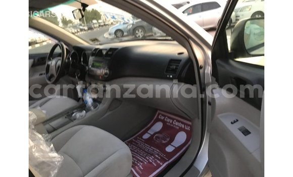 Nunua Imported Toyota Highlander Nyingine Gari ndani ya Import - Dubai nchini Arusha Nunua Imported Toyota Highlander Nyingine Gari ndani ya Import - Dubai nchini Arusha