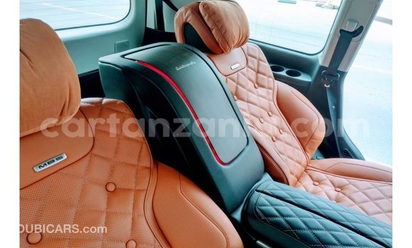 Buy Import Toyota Land Cruiser Black Car in Import - Dubai in Arusha Buy Import Toyota Land Cruiser Black Car in Import - Dubai in Arusha