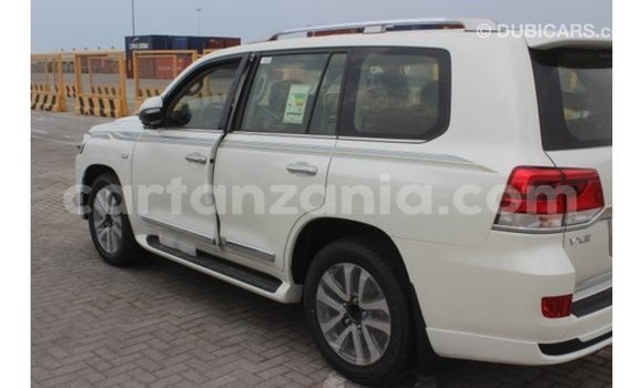 Buy Import Toyota Land Cruiser White Car in Import - Dubai in Arusha Buy Import Toyota Land Cruiser White Car in Import - Dubai in Arusha