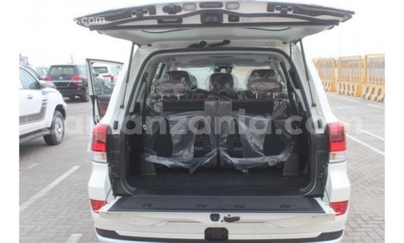 Buy Import Toyota Land Cruiser White Car in Import - Dubai in Arusha Buy Import Toyota Land Cruiser White Car in Import - Dubai in Arusha