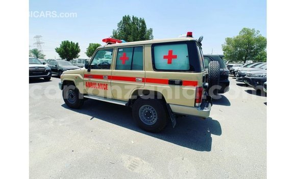 Nunua Imported Toyota Land Cruiser Beige Gari ndani ya Import - Dubai nchini Arusha Nunua Imported Toyota Land Cruiser Beige Gari ndani ya Import - Dubai nchini Arusha