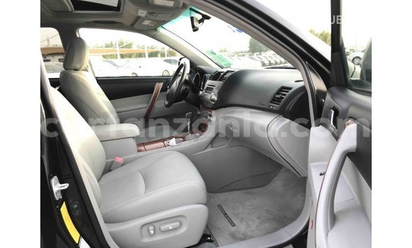 Nunua Imported Toyota Highlander Nyeusi Gari ndani ya Import - Dubai nchini Arusha Nunua Imported Toyota Highlander Nyeusi Gari ndani ya Import - Dubai nchini Arusha