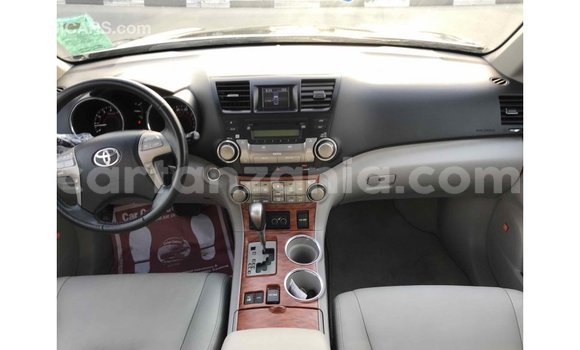 Nunua Imported Toyota Highlander Nyeusi Gari ndani ya Import - Dubai nchini Arusha Nunua Imported Toyota Highlander Nyeusi Gari ndani ya Import - Dubai nchini Arusha
