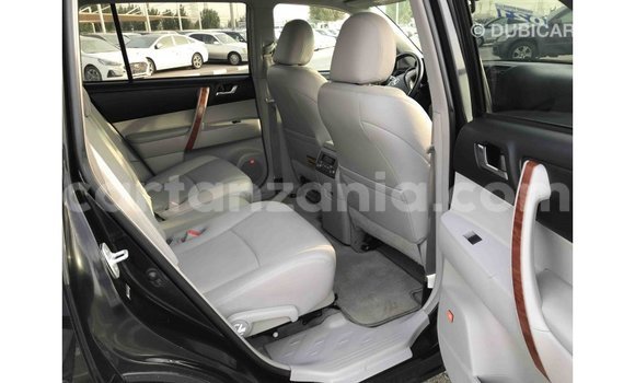 Nunua Imported Toyota Highlander Nyeusi Gari ndani ya Import - Dubai nchini Arusha Nunua Imported Toyota Highlander Nyeusi Gari ndani ya Import - Dubai nchini Arusha