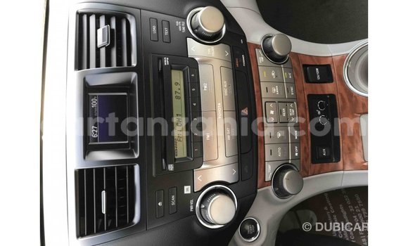 Nunua Imported Toyota Highlander Nyeusi Gari ndani ya Import - Dubai nchini Arusha Nunua Imported Toyota Highlander Nyeusi Gari ndani ya Import - Dubai nchini Arusha