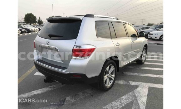 Nunua Imported Toyota Highlander Nyingine Gari ndani ya Import - Dubai nchini Arusha Nunua Imported Toyota Highlander Nyingine Gari ndani ya Import - Dubai nchini Arusha