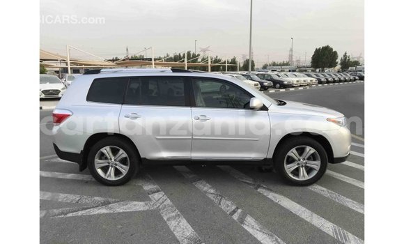 Nunua Imported Toyota Highlander Nyingine Gari ndani ya Import - Dubai nchini Arusha Nunua Imported Toyota Highlander Nyingine Gari ndani ya Import - Dubai nchini Arusha