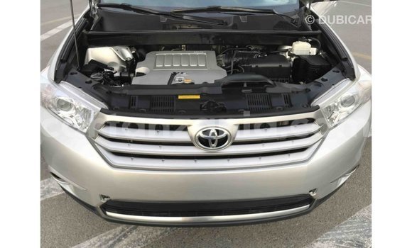 Nunua Imported Toyota Highlander Nyingine Gari ndani ya Import - Dubai nchini Arusha Nunua Imported Toyota Highlander Nyingine Gari ndani ya Import - Dubai nchini Arusha