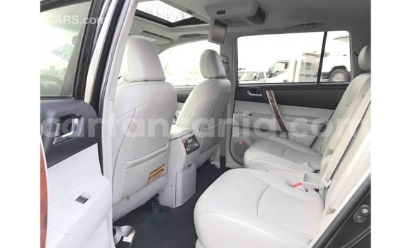 Buy Import Toyota Highlander Black Car in Import - Dubai in Arusha Buy Import Toyota Highlander Black Car in Import - Dubai in Arusha