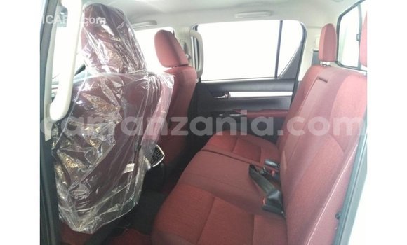 Nunua Imported Toyota Hilux Nyingine Gari ndani ya Import - Dubai nchini Arusha Nunua Imported Toyota Hilux Nyingine Gari ndani ya Import - Dubai nchini Arusha