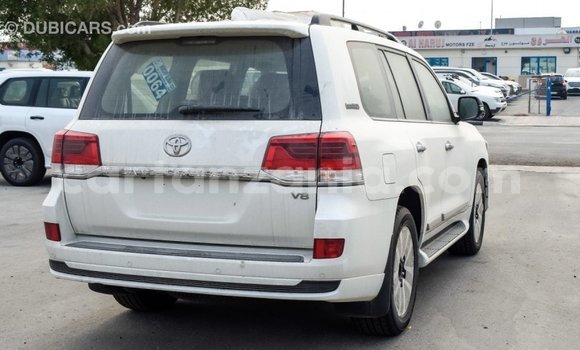 Nunua Imported Toyota Land Cruiser Nyeupe Gari ndani ya Import - Dubai nchini Arusha Nunua Imported Toyota Land Cruiser Nyeupe Gari ndani ya Import - Dubai nchini Arusha