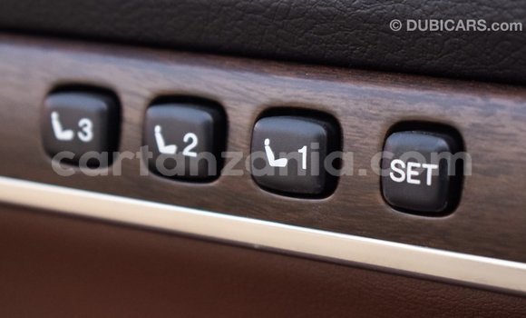 Nunua Imported Toyota Land Cruiser Nyeupe Gari ndani ya Import - Dubai nchini Arusha Nunua Imported Toyota Land Cruiser Nyeupe Gari ndani ya Import - Dubai nchini Arusha