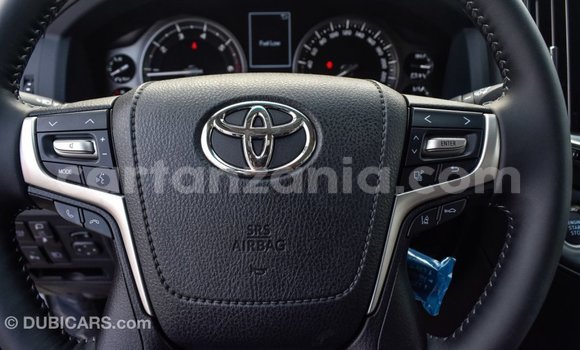 Nunua Imported Toyota Land Cruiser Nyeupe Gari ndani ya Import - Dubai nchini Arusha Nunua Imported Toyota Land Cruiser Nyeupe Gari ndani ya Import - Dubai nchini Arusha