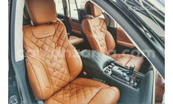 Nunua Imported Lexus LX Nyeusi Gari ndani ya Import - Dubai nchini Arusha Nunua Imported Lexus LX Nyeusi Gari ndani ya Import - Dubai nchini Arusha