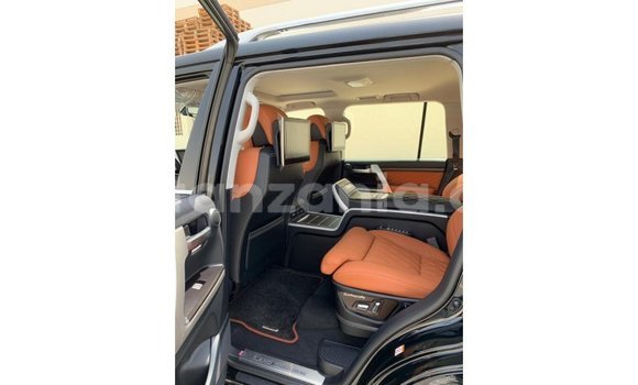 Buy Import Toyota Land Cruiser Black Car in Import - Dubai in Arusha Buy Import Toyota Land Cruiser Black Car in Import - Dubai in Arusha