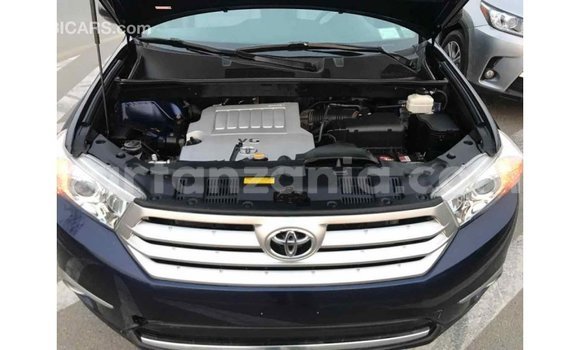 Buy Import Toyota Highlander Blue Car in Import - Dubai in Arusha Buy Import Toyota Highlander Blue Car in Import - Dubai in Arusha