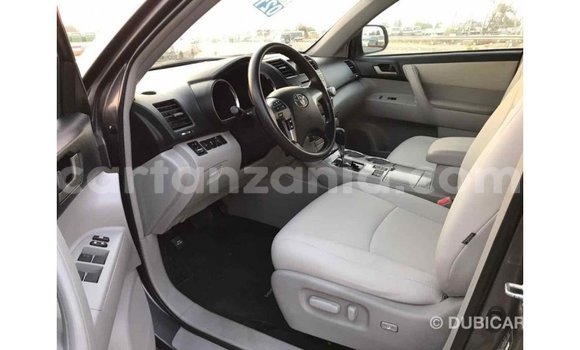 Buy Import Toyota Highlander Other Car in Import - Dubai in Arusha Buy Import Toyota Highlander Other Car in Import - Dubai in Arusha