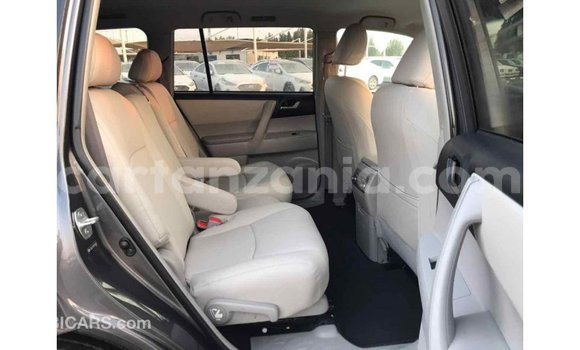 Buy Import Toyota Highlander Other Car in Import - Dubai in Arusha Buy Import Toyota Highlander Other Car in Import - Dubai in Arusha
