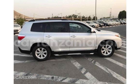 Nunua Imported Toyota Highlander Nyingine Gari ndani ya Import - Dubai nchini Arusha Nunua Imported Toyota Highlander Nyingine Gari ndani ya Import - Dubai nchini Arusha