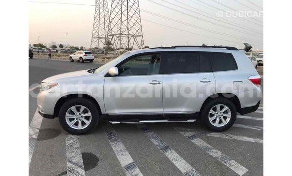 Nunua Imported Toyota Highlander Nyingine Gari ndani ya Import - Dubai nchini Arusha Nunua Imported Toyota Highlander Nyingine Gari ndani ya Import - Dubai nchini Arusha