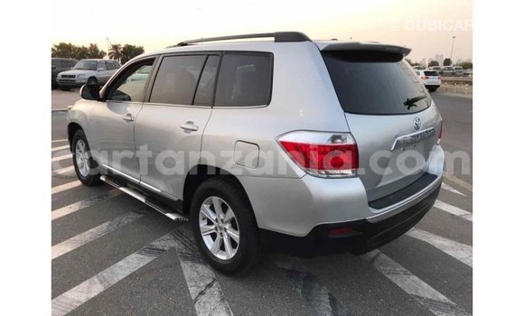 Nunua Imported Toyota Highlander Nyingine Gari ndani ya Import - Dubai nchini Arusha Nunua Imported Toyota Highlander Nyingine Gari ndani ya Import - Dubai nchini Arusha
