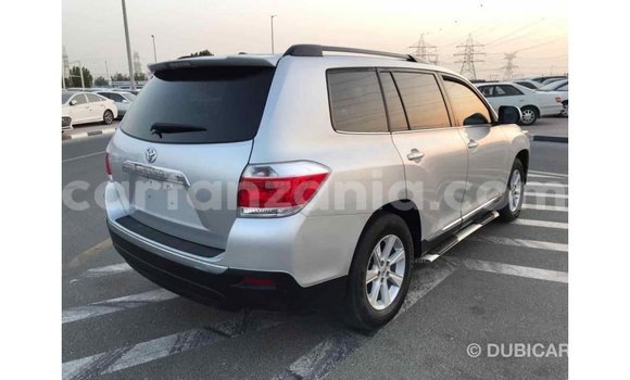 Nunua Imported Toyota Highlander Nyingine Gari ndani ya Import - Dubai nchini Arusha Nunua Imported Toyota Highlander Nyingine Gari ndani ya Import - Dubai nchini Arusha