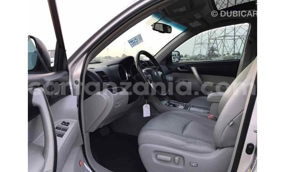 Nunua Imported Toyota Highlander Nyingine Gari ndani ya Import - Dubai nchini Arusha Nunua Imported Toyota Highlander Nyingine Gari ndani ya Import - Dubai nchini Arusha
