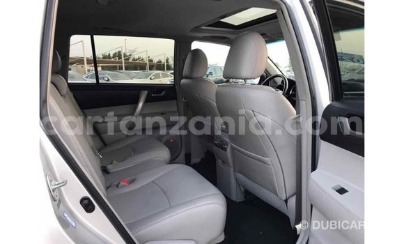Nunua Imported Toyota Highlander Nyingine Gari ndani ya Import - Dubai nchini Arusha Nunua Imported Toyota Highlander Nyingine Gari ndani ya Import - Dubai nchini Arusha