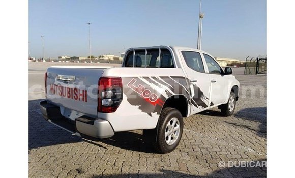 Nunua Imported Mitsubishi L200 Nyeupe Gari ndani ya Import - Dubai nchini Arusha Nunua Imported Mitsubishi L200 Nyeupe Gari ndani ya Import - Dubai nchini Arusha