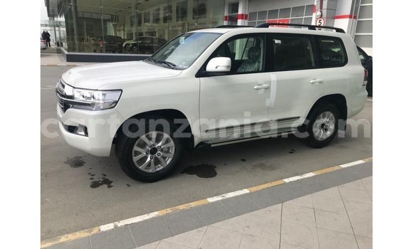 Nunua Imported Toyota Land Cruiser Nyeupe Gari ndani ya Import - Dubai nchini Arusha Nunua Imported Toyota Land Cruiser Nyeupe Gari ndani ya Import - Dubai nchini Arusha