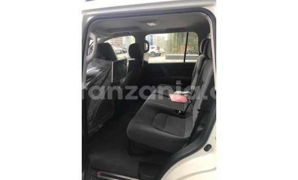 Nunua Imported Toyota Land Cruiser Nyeupe Gari ndani ya Import - Dubai nchini Arusha Nunua Imported Toyota Land Cruiser Nyeupe Gari ndani ya Import - Dubai nchini Arusha