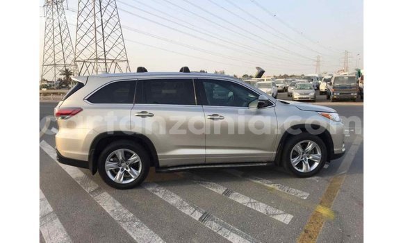 Nunua Imported Toyota Highlander Beige Gari ndani ya Import - Dubai nchini Arusha Nunua Imported Toyota Highlander Beige Gari ndani ya Import - Dubai nchini Arusha