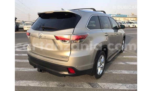 Nunua Imported Toyota Highlander Beige Gari ndani ya Import - Dubai nchini Arusha Nunua Imported Toyota Highlander Beige Gari ndani ya Import - Dubai nchini Arusha