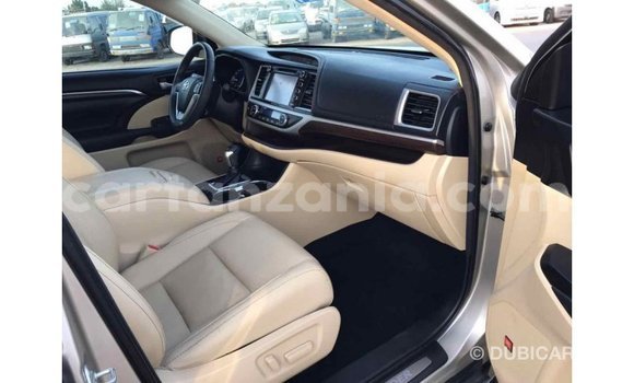 Nunua Imported Toyota Highlander Beige Gari ndani ya Import - Dubai nchini Arusha Nunua Imported Toyota Highlander Beige Gari ndani ya Import - Dubai nchini Arusha