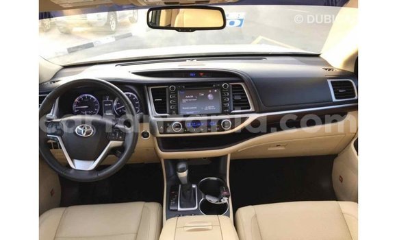 Nunua Imported Toyota Highlander Beige Gari ndani ya Import - Dubai nchini Arusha Nunua Imported Toyota Highlander Beige Gari ndani ya Import - Dubai nchini Arusha