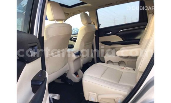 Nunua Imported Toyota Highlander Beige Gari ndani ya Import - Dubai nchini Arusha Nunua Imported Toyota Highlander Beige Gari ndani ya Import - Dubai nchini Arusha