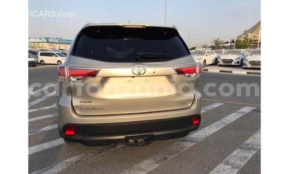 Nunua Imported Toyota Highlander Beige Gari ndani ya Import - Dubai nchini Arusha Nunua Imported Toyota Highlander Beige Gari ndani ya Import - Dubai nchini Arusha