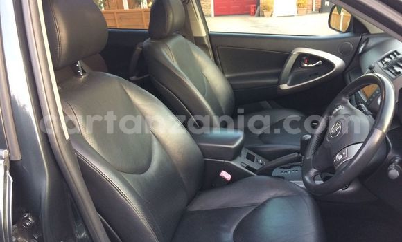 Nunua Ilio tumika Toyota RAV4 Nyeusi Gari ndani ya Dar es Salaam nchini Dar es Salaam Nunua Ilio tumika Toyota RAV4 Nyeusi Gari ndani ya Dar es Salaam nchini Dar es Salaam