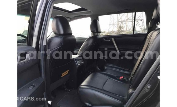 Nunua Imported Toyota Highlander Nyeusi Gari ndani ya Import - Dubai nchini Arusha Nunua Imported Toyota Highlander Nyeusi Gari ndani ya Import - Dubai nchini Arusha